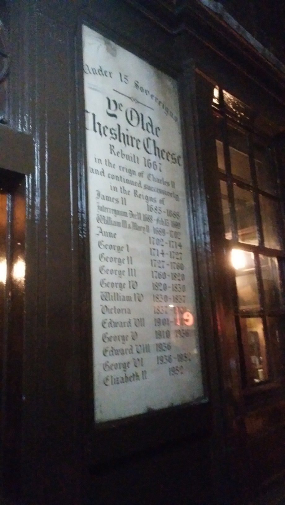 ロンドンで江戸時代から続く老舗パブ Ye Olde Cheshire Cheese ジ オールド チェシャー チーズ イギリスの料理はまずいと誰が言った